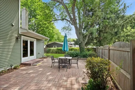 619 Dawes Street Libertyville IL 60048