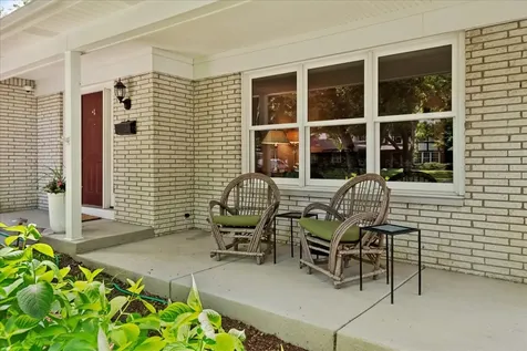 619 Dawes Street Libertyville IL 60048
