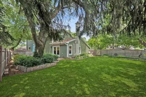 619 Dawes Street Libertyville IL 60048