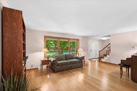 619 Dawes Street Libertyville IL 60048
