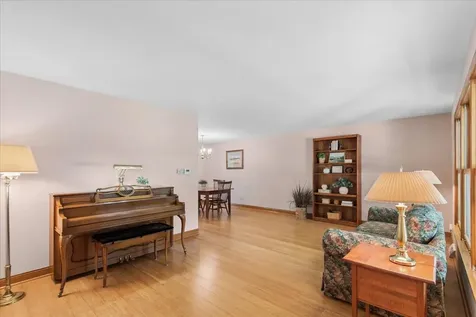 619 Dawes Street Libertyville IL 60048
