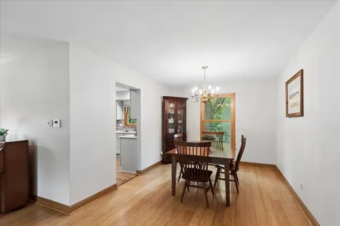 619 Dawes Street Libertyville IL 60048