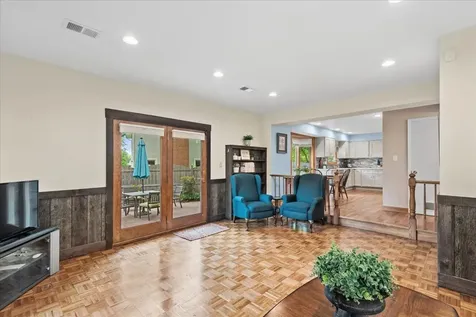 619 Dawes Street Libertyville IL 60048