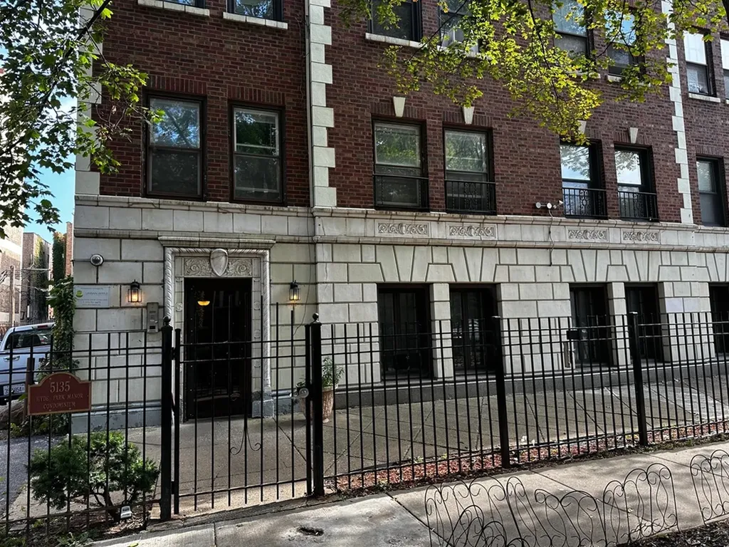 5135 South Kenwood Avenue Chicago IL 60615