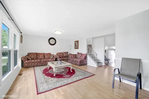9045 Emerson Drive Des Plaines IL 60016