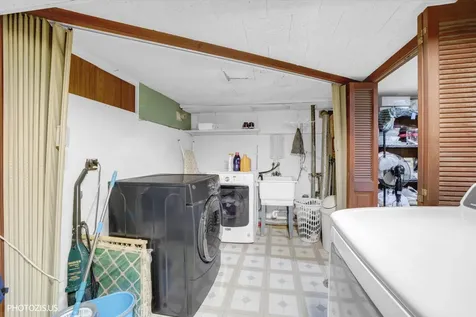 9045 Emerson Drive Des Plaines IL 60016