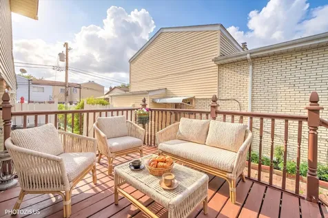 9045 Emerson Drive Des Plaines IL 60016