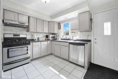9045 Emerson Drive Des Plaines IL 60016