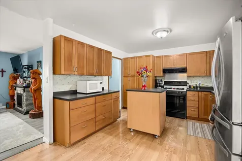 305 Hickory Avenue Romeoville IL 60446