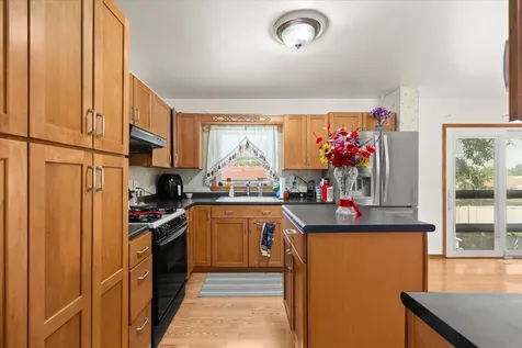305 Hickory Avenue Romeoville IL 60446