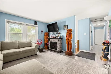 305 Hickory Avenue Romeoville IL 60446