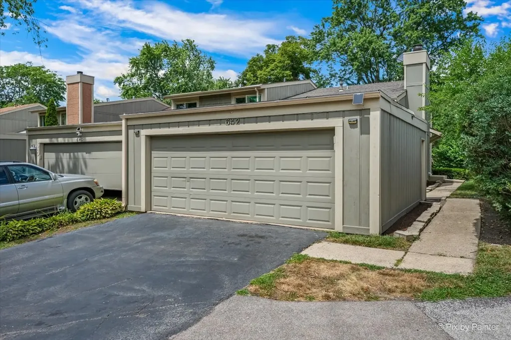 642 Glacier Trail Roselle IL 60172