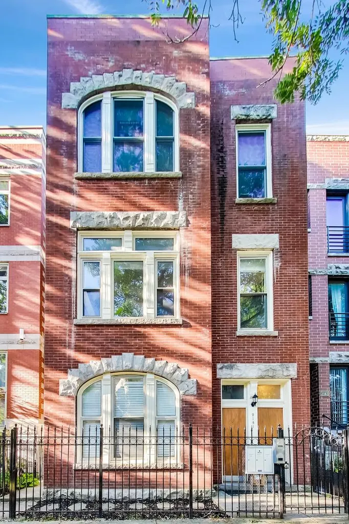 2141 West Crystal Street Chicago IL 60622
