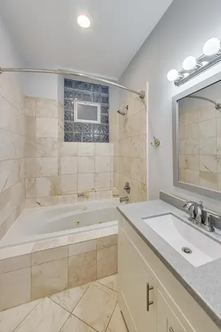 2141 West Crystal Street Chicago IL 60622