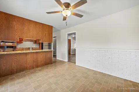 136 Scott Drive East Dundee IL 60118