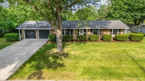 136 Scott Drive East Dundee IL 60118