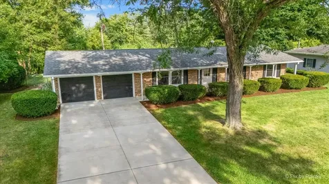 136 Scott Drive East Dundee IL 60118