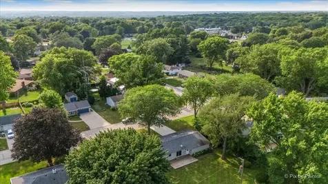 136 Scott Drive East Dundee IL 60118