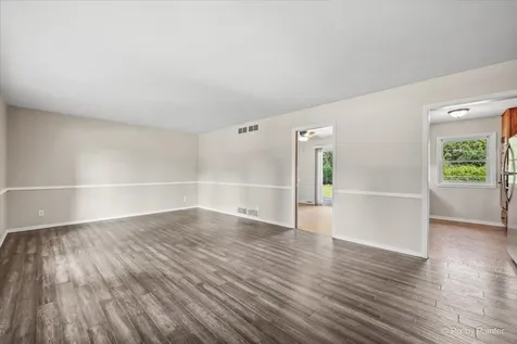 136 Scott Drive East Dundee IL 60118
