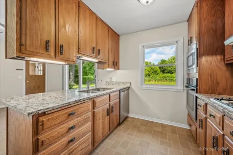 136 Scott Drive East Dundee IL 60118