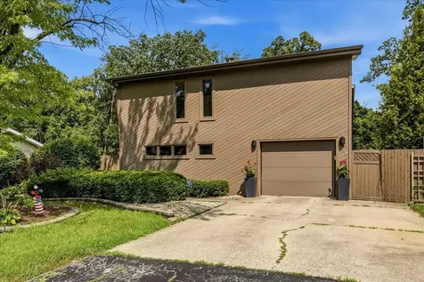 318 North Brookshore Drive Shorewood IL 60404