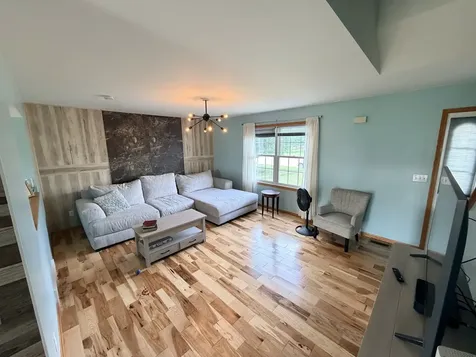 1536 Moluf Street Dekalb IL 60115