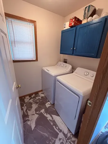 1536 Moluf Street Dekalb IL 60115