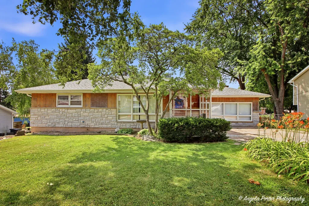 1401 Channel Beach Avenue Johnsburg IL 60051