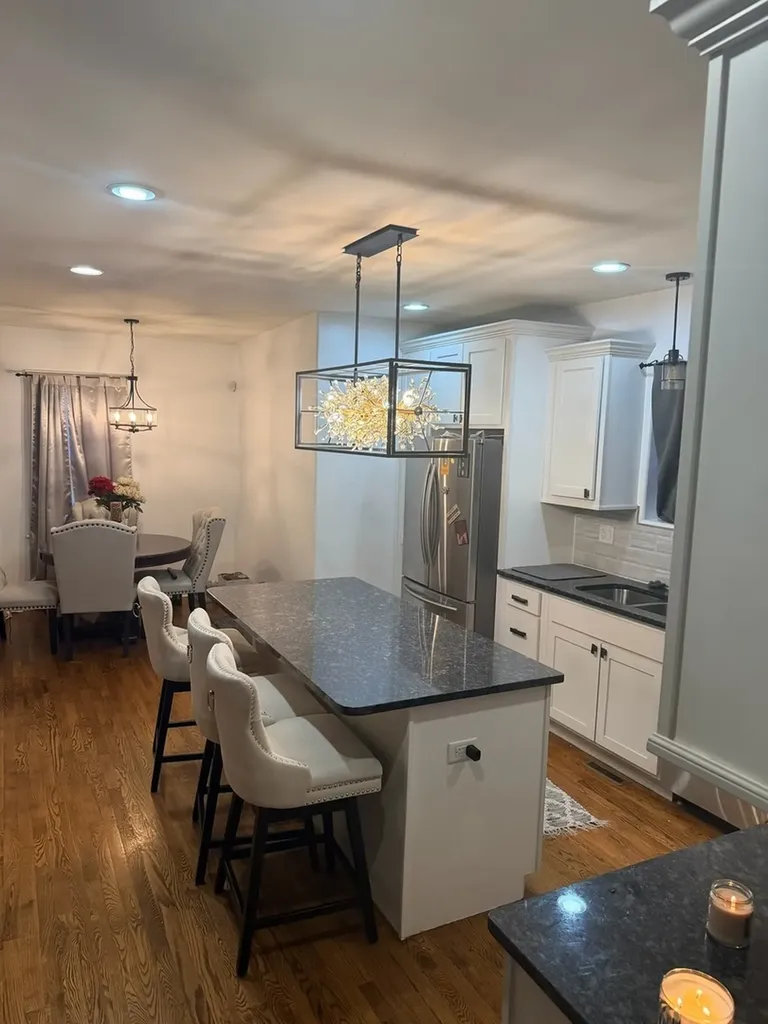10215 South Charles Street Chicago IL 60643