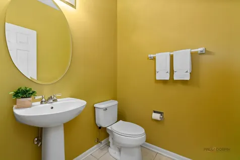 1713 Nathan Lane Libertyville IL 60048