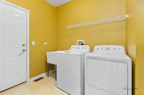 1713 Nathan Lane Libertyville IL 60048