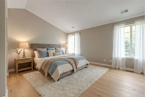 1713 Nathan Lane Libertyville IL 60048