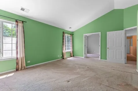 1713 Nathan Lane Libertyville IL 60048