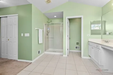 1713 Nathan Lane Libertyville IL 60048
