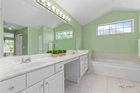 1713 Nathan Lane Libertyville IL 60048