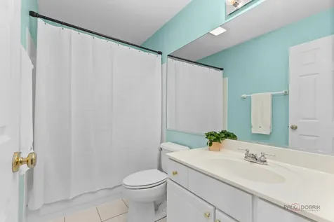 1713 Nathan Lane Libertyville IL 60048