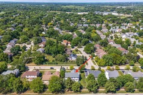 1713 Nathan Lane Libertyville IL 60048
