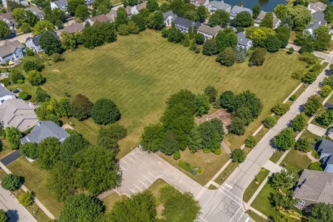 1713 Nathan Lane Libertyville IL 60048