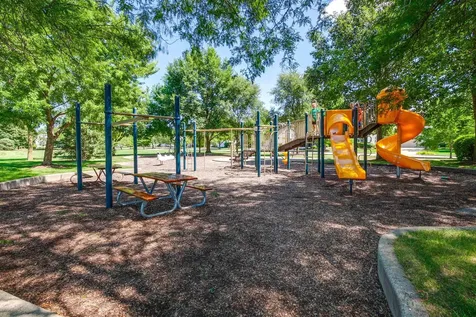 1713 Nathan Lane Libertyville IL 60048