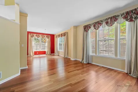 1713 Nathan Lane Libertyville IL 60048