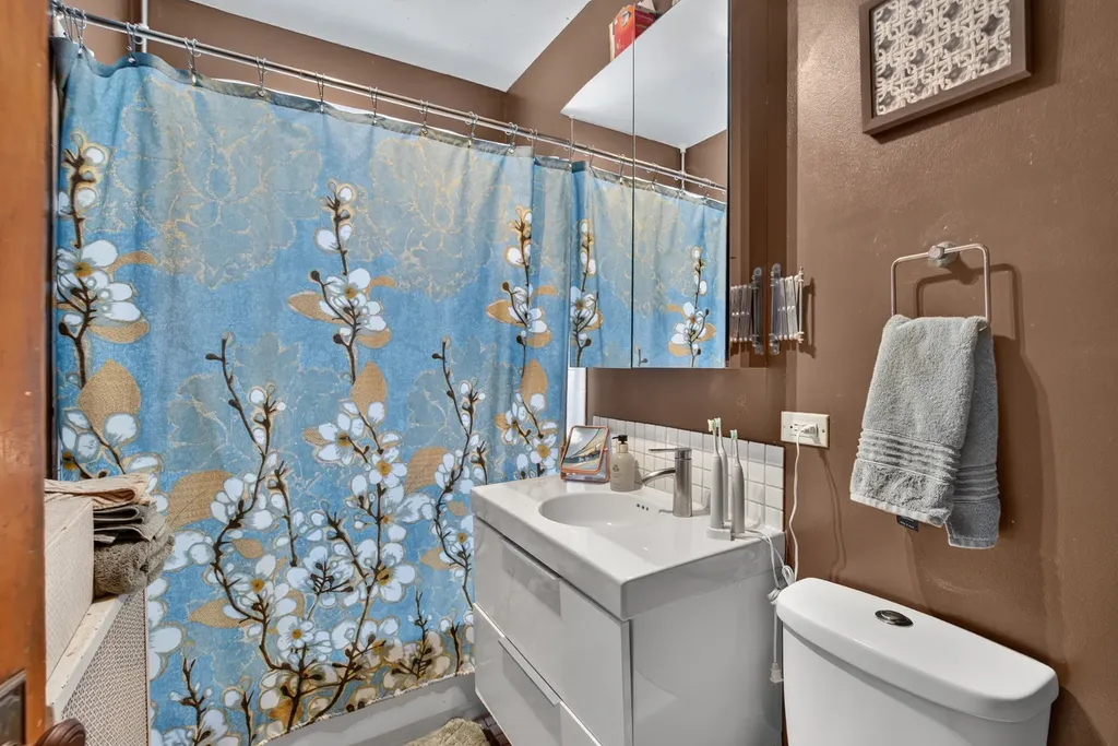 2926 North Avers Avenue Chicago IL 60618