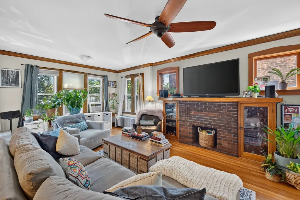 2926 North Avers Avenue Chicago IL 60618