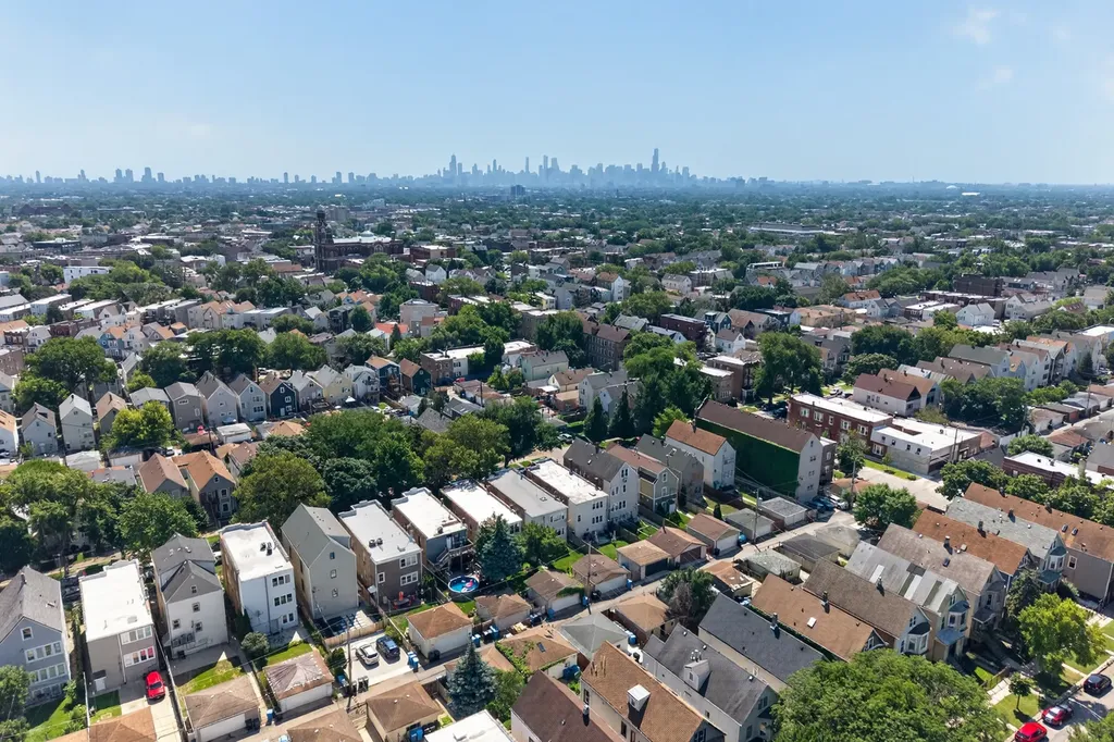 2926 North Avers Avenue Chicago IL 60618