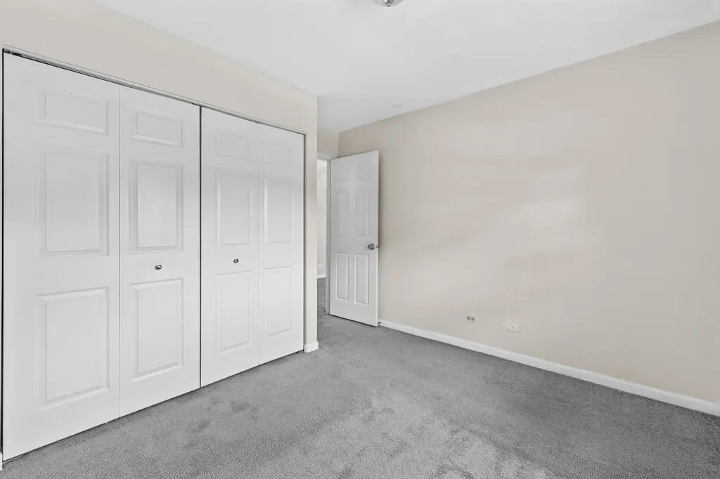 17 Cherrywood Drive Schaumburg IL 60194