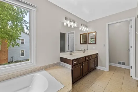 17 Cherrywood Drive Schaumburg IL 60194
