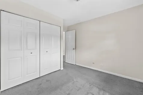 17 Cherrywood Drive Schaumburg IL 60194