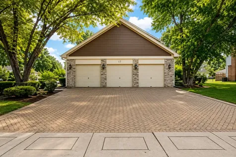 17 Cherrywood Drive Schaumburg IL 60194