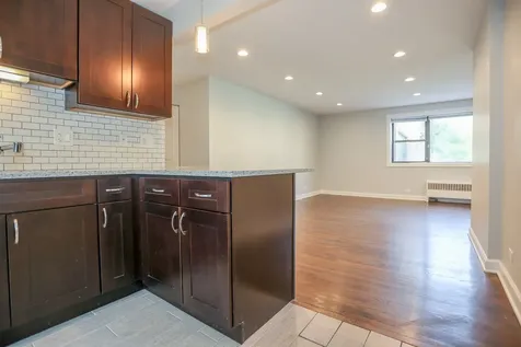 6803 North Ridge Boulevard Chicago IL 60645