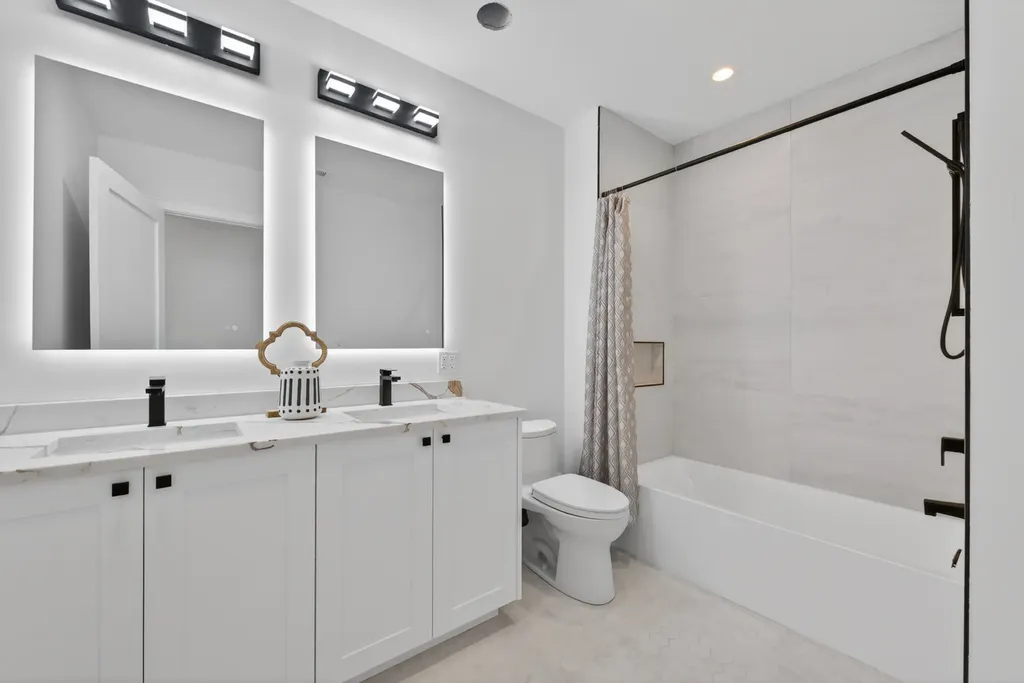 1347 West Grand Avenue Chicago IL 60642