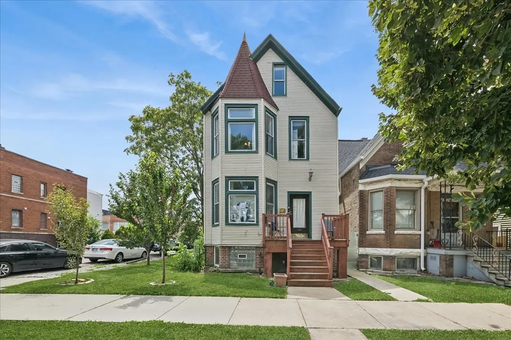 2835 West Wellington Avenue Chicago IL 60618
